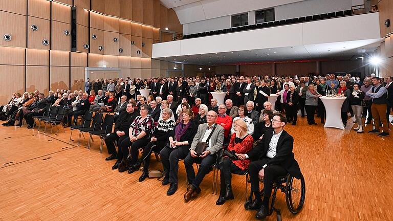 Rund 600 Gäste, darunter zahlreiche Menschen aus Politik, Wirtschaft und Gesellschaft besuchten am Sonntag den Neujahrsempfang der Stadt in Bad Neustadt.