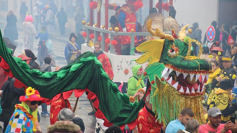 Die Drachen sind los: So bunt war der Landkreisfaschingsumzug 2019 in Kitzingen. Die Drachen sind los: So bunt war der Landkreisfaschingsumzug 2019 in Kitzingen.