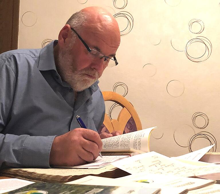 Jan Schöppach aus Queienfeld: Er weiß Interessantes zu berichten über die Verbreitung des Osterhasen und des Osterstorches im Grabfeld. Jan Schöppach aus Queienfeld: Er weiß Interessantes zu berichten über die Verbreitung des Osterhasen und des Osterstorches im Grabfeld.