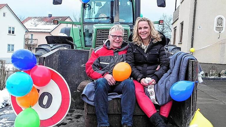 Auf die große Überraschung, die Ehrenrunde durchs Dorf, folgte die große Enttäuschung. Familie Straub hofft, dass irgendjemand den Stern-Ballon mit den Konzertkarten gefunden hat. Auf die große Überraschung, die Ehrenrunde durchs Dorf, folgte die große Enttäuschung. Familie Straub hofft, dass irgendjemand den Stern-Ballon mit den Konzertkarten gefunden hat.