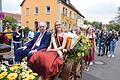 Uffenheims Maienkönigin Carolin Lampe wurde in der Kutsche vom Schirmherrn, Regierungspräsident . Thomas Bauer, begleitet. Rund 70 Gruppen nahmen am Festzug teil.