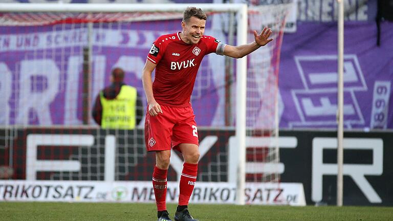 20181222FSWUEOSN022 - Besondere Gefühle verbindet Kickers-Kapitän Sebastian Schuppan mit Energie Cottbus: Er stammt aus der Region, reifte in Cottbus zum Profi heran, stieg 2006 als 19-Jähriger mit Energie in die erste Liga auf. 20181222FSWUEOSN022 - Besondere Gefühle verbindet Kickers-Kapitän Sebastian Schuppan mit Energie Cottbus: Er stammt aus der Region, reifte in Cottbus zum Profi heran, stieg 2006 als 19-Jähriger mit Energie in die erste Liga auf.