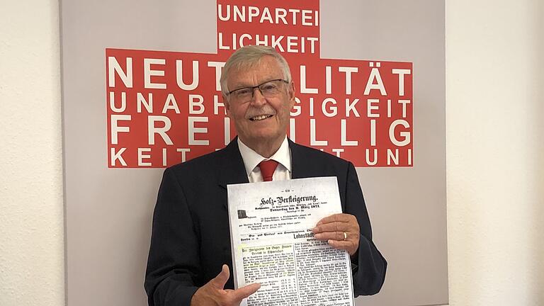 Dass das Rote Kreuz Hartmut Bräuer nicht nur als Kreisvorsitzendem viel bedeutete, zeigte sich auch im vergangenen Jahr, als die Hilfsorganisation im Landkreis Schweinfurt ihr 150-jähriges Bestehen feierte. Aus diesem Anlass entstand im September 2020 dieses Foto. Dass das Rote Kreuz Hartmut Bräuer nicht nur als Kreisvorsitzendem viel bedeutete, zeigte sich auch im vergangenen Jahr, als die Hilfsorganisation im Landkreis Schweinfurt ihr 150-jähriges Bestehen feierte. Aus diesem Anlass entstand im September 2020 dieses Foto.