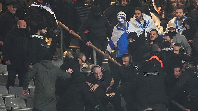 Frankreich - Israel       -  In der ersten Halbzeit kam es zu Rangeleien im Stadion.