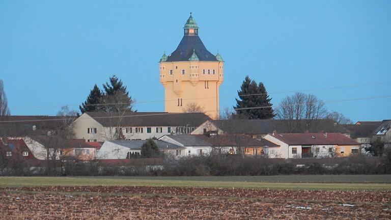 Das Wahrzeichen des Stadtteils: der Wasserturm. Das Wahrzeichen des Stadtteils: der Wasserturm.