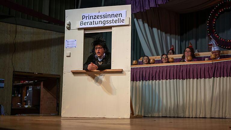 Im Beratungsschalter für Prinzessinnen müssen erst einmal Formulare ausgefüllt werden. Zuvor geht da gar nichts. Im Beratungsschalter für Prinzessinnen müssen erst einmal Formulare ausgefüllt werden. Zuvor geht da gar nichts.