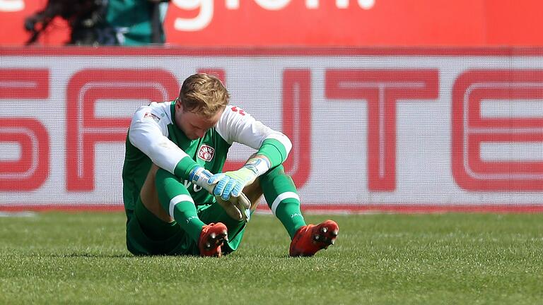 Muss beim Auswärtsspiel der Würzburger Kickers gegen den FC St. Pauli wohl verletzt passen: Hendrik Bonmann. Steht in Hamburg Fabian Giefer oder Eric Verstappen zwischen den Pfosten? Muss beim Auswärtsspiel der Würzburger Kickers gegen den FC St. Pauli wohl verletzt passen: Hendrik Bonmann. Steht in Hamburg Fabian Giefer oder Eric Verstappen zwischen den Pfosten?