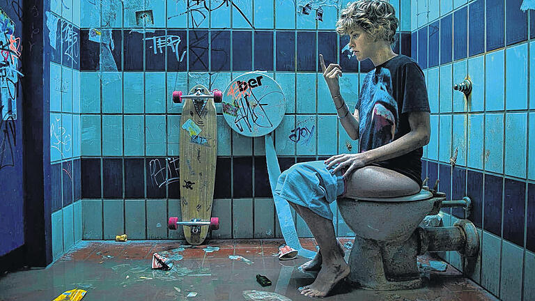 Angst vor dem Schmerz des Alleinseins: Carla Juri als Helen in einer typischen Szene aus „Feuchtgebiete“. Angst vor dem Schmerz des Alleinseins: Carla Juri als Helen in einer typischen Szene aus „Feuchtgebiete“.