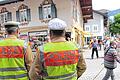 Vor dem G7-Gipfel: Beamte des &bdquo;Kommunikationsteams&ldquo; der Polizei stehen in der Fußgängerzone in Garmisch-Partenkirchen bereit, um Fragen zum G7-Gipfel zu beantworten.
