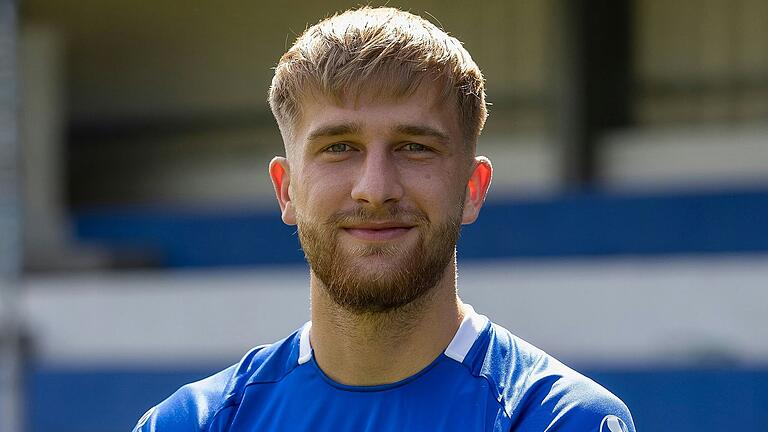 Wird wieder ein Blauer: Calvin Gehret wechselt zur neuen Runde vom TSV Abtswind zurück zum FV 04 Würzburg. Das Foto entstand bei der Mannschaftsvorstellung zur Saison 2021/22. Wird wieder ein Blauer: Calvin Gehret wechselt zur neuen Runde vom TSV Abtswind zurück zum FV 04 Würzburg. Das Foto entstand bei der Mannschaftsvorstellung zur Saison 2021/22.
