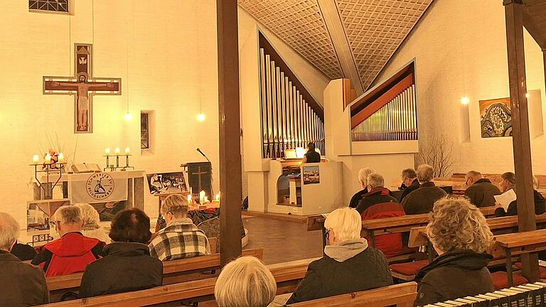 Friedensgebet in der Dreieinigkeitskirche in Schweinfurt.