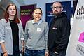 Zum 5. Mal findet die Würzburger WebWeek statt. Das Orga-Team, Frau Franziska Raupach, Ute Mündlein und Alexander Deß stehen am Freitag 14.10.22 in der Stadtbücherei im Falkenhaus in Würzburg.