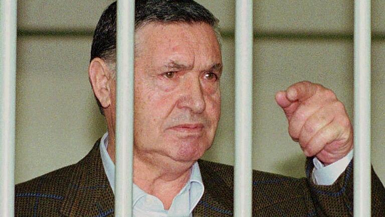 italienischer Mafiaboss Salvatore «Toto» Riina       -  Der italienische Mafiaboss Salvatore &bdquo;Toto&ldquo; Riina ist tot (das Bild zeigt ihn während eines Prozesses in Rom hinter Gittern).