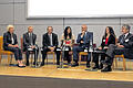 Das Podium: Prof. Elke Pahl-Weber (TU Berlin), Alfred Lehmann (OB Ingolstadt), Christian Ude (OB München), Moderatorin Kerstin Dornbach (Bayerischer Rundfunk), Innenminister Joachim Herrmann, Carda Seidel (OB Ansbach) und Prof. Ulrich Sarcinelli (Universität Koblenz-Landau, von links).