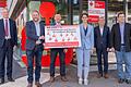 66.200 Euro Förderung gab es für gemeinwohlorientierte Projekte. Im Bild: Sparkassen- Vorstandsvorsitzender Bernd Fröhlich, Landrat Thomas Eberth, Bürgermeister Peter Juks, Gebietsdirektorin Verena Fischer, stellvertretendes Vorstandsmitglied Rainer Ankenbrand, Vorstandsmitglied Jens Rauch.