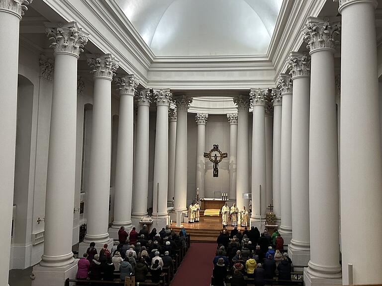 Gut besucht war der Festgottesdienst in der Stadtpfarrkirche Maria Himmelfahrt in Bad Neustadt Gut besucht war der Festgottesdienst in der Stadtpfarrkirche Maria Himmelfahrt in Bad Neustadt