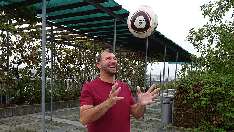 'Früher hatten wir eine viel dickere Haut', sagt Peter Engert, Abteilungsleiter des TSV Kleinrinderfeld, vor dem Gastspiel in Geesdorf. 'Früher hatten wir eine viel dickere Haut', sagt Peter Engert, Abteilungsleiter des TSV Kleinrinderfeld, vor dem Gastspiel in Geesdorf.