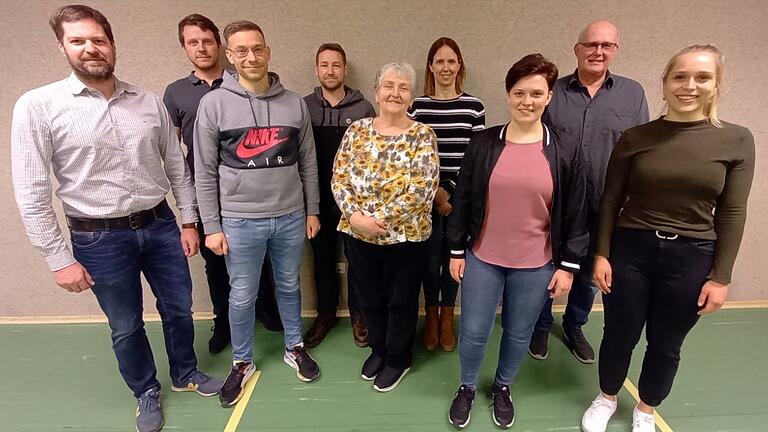 Die neue Vorstandschaft des FC Roden (von links): Michael Dümig, Julian Herrmann, Julian Schneider, Roland Ehehalt, Annemarie Breitenbach-Eyrich, Kathrin Ditterich, Andrea Schneider, Paul Scheiner und Anja Sendelbach. Es fehlen Wolfgang Heppel und Doreen Latta.