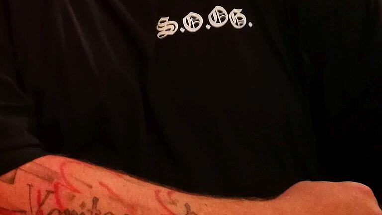 2017 präsentierten die Soldiers of Odin ihr Logo in Würzburg auf ihren 'Uniformen'. 2017 präsentierten die Soldiers of Odin ihr Logo in Würzburg auf ihren 'Uniformen'.