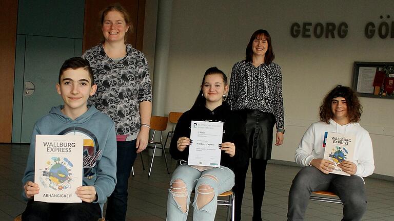Auszeichnung für den Wallburg-Express, die Schülerzeitung der Georg-Göpfert-Mittelschule in Eltmann: (von links) vorne Lucas Kaudelka, Lia Zwerger und Edward Lentini mit den Lehrerinnen Regina Huber und Kristin Dünninger. Auszeichnung für den Wallburg-Express, die Schülerzeitung der Georg-Göpfert-Mittelschule in Eltmann: (von links) vorne Lucas Kaudelka, Lia Zwerger und Edward Lentini mit den Lehrerinnen Regina Huber und Kristin Dünninger.