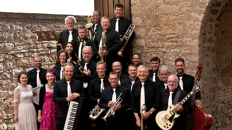 Die 'Fränkisch Swing Big Band' gastiert am 21. Juli auf dem Volkacher Marktplatz. Die 'Fränkisch Swing Big Band' gastiert am 21. Juli auf dem Volkacher Marktplatz.