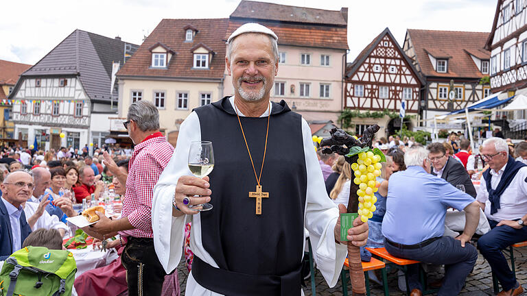 Weinfest in Zeil       -  Zeil am Main, Altstadt, 05.08.2023, Weinfest in Zeil

Altstadt-Weinfest