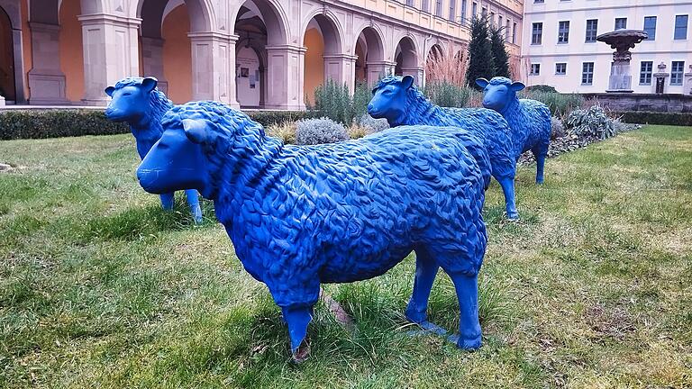 Kein guter Ersatz für fehlende Tiere in der Landschaftspflege aufgrund des LNPR Förderstopps: Künstliche Schafe einer Kunstinstallation in Würzburg Kein guter Ersatz für fehlende Tiere in der Landschaftspflege aufgrund des LNPR Förderstopps: Künstliche Schafe einer Kunstinstallation in Würzburg