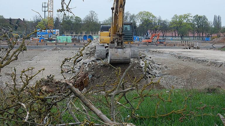 Geräumt ist der Bauplatz für die künftige I-Factory in Nachbarschaft zur Baustelle für die I-Campus (Hintergrund). Geräumt ist der Bauplatz für die künftige I-Factory in Nachbarschaft zur Baustelle für die I-Campus (Hintergrund).