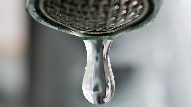 Damit in Unterfranken das Wasser nicht ausgeht, will die bayerische Staatsregierung mit einem neuen Fernleitungsnetz in Zukunft auch Bodensee-Wasser nach Norden pumpen. Damit in Unterfranken das Wasser nicht ausgeht, will die bayerische Staatsregierung mit einem neuen Fernleitungsnetz in Zukunft auch Bodensee-Wasser nach Norden pumpen.