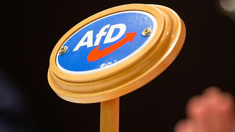 Die Zentralstelle zur Bekämpfung von Extremismus und Terrorismus der Generalstaatsanwaltschaft München ermittelt gegen eine unterfränkische AfD-Politikerin. Die Zentralstelle zur Bekämpfung von Extremismus und Terrorismus der Generalstaatsanwaltschaft München ermittelt gegen eine unterfränkische AfD-Politikerin.