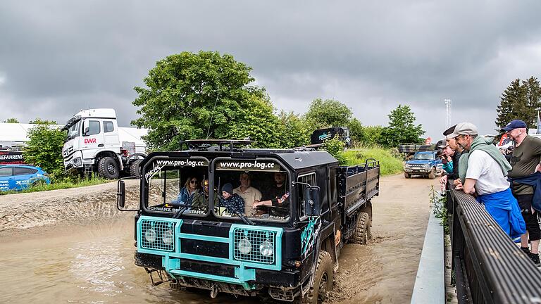 Die großen Fahrzeuge bestimmen das Bild bei der „Abenteuer & Allrad“. Die großen Fahrzeuge bestimmen das Bild bei der „Abenteuer & Allrad“.