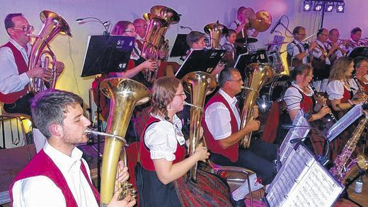 &bdquo;Vom Egerland bis Rio&ldquo;: Wegfurter Musikanten haben sich anlässlich ihres 190-jährigen Bestehens ein besonders Geschenk gemacht. Mit einem tollen Jubiläumskonzert begeisterten sie ihr Publikum am Samstagabend in der Geisfürsthalle.