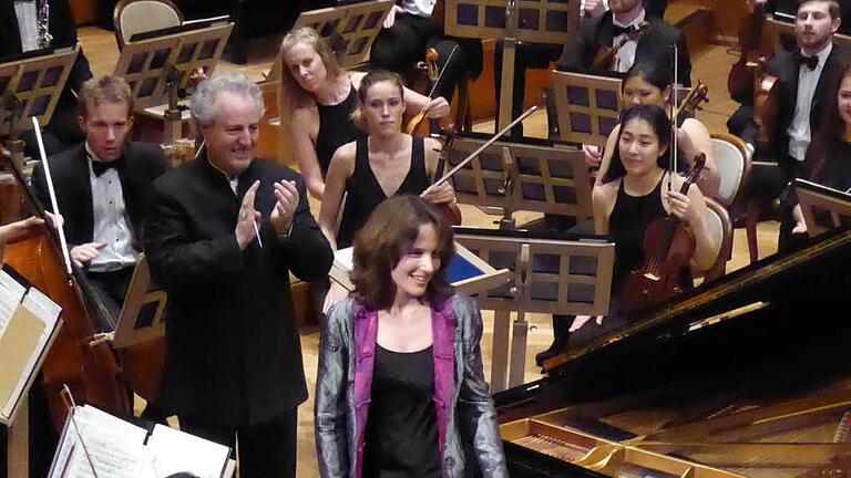 Hélène Grimaud und Manfred Honeck nach dem Brahms-Konzert Foto: Ahnert - Hélène Grimaud und Manfred Honeck nach dem Brahms-Konzert Foto: Ahnert Hélène Grimaud und Manfred Honeck nach dem Brahms-Konzert Foto: Ahnert - Hélène Grimaud und Manfred Honeck nach dem Brahms-Konzert Foto: Ahnert
