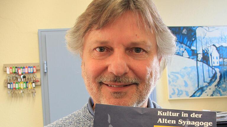 Richard Arndt-Landbeck, Leiter der Vhs in Kitzingen und verantwortlich für das Kulturprogramm in der Alten Synagoge. Richard Arndt-Landbeck, Leiter der Vhs in Kitzingen und verantwortlich für das Kulturprogramm in der Alten Synagoge.