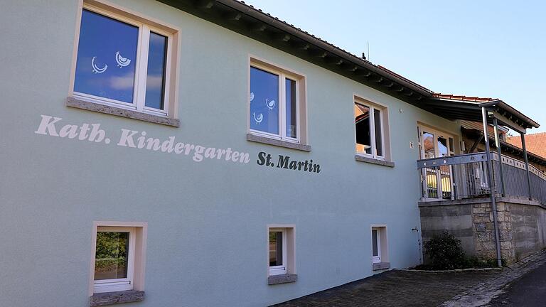 Im katholischen Kindergarten St. Martin in Willanzheim wurden drei Mitarbeiterinnen freigestellt, da die Staatsanwaltschaft gegen sie wegen eines möglichen Fehlverhaltens gegenüber Kindern ermittelt. Im katholischen Kindergarten St. Martin in Willanzheim wurden drei Mitarbeiterinnen freigestellt, da die Staatsanwaltschaft gegen sie wegen eines möglichen Fehlverhaltens gegenüber Kindern ermittelt.