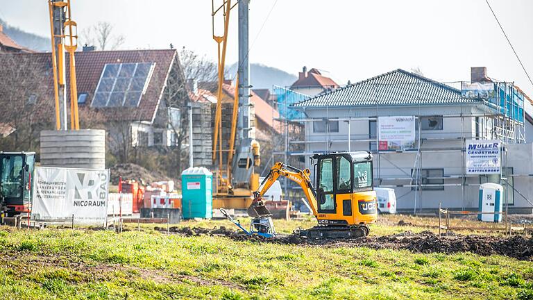 In Zeil wurde 2021 im Baugebiet 'Mittelsetz II' gebaut, wie dieses Archivbild zeigt.