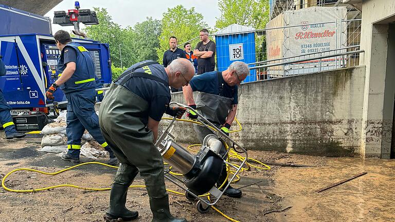 THW-Einsatzkräfte aus Lohr halfen beim Hochwasser in Kitzingen.