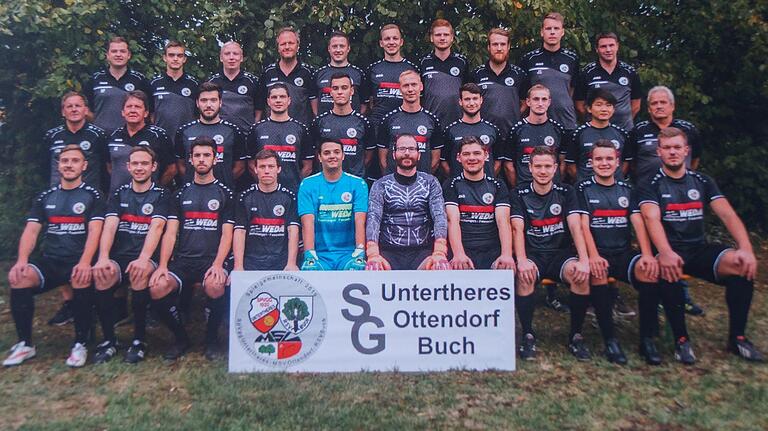 Die SG Untertheres/Ottendorf/Buch führt im Jubiläumsjahr mit ihren beiden Teams die Tabellen der A-klasse 4 und der B-Klasse 6 an. Die Fußballer hoffen, die wegen Corona unterbrochene Saison im Herbst genauso erfolgreich weiterspielen zu können.