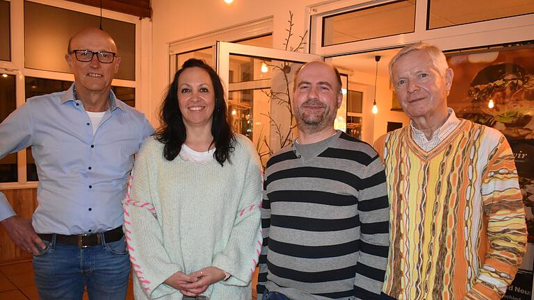Aus zwei mach' vier: Der VfL Sportfreunde Bad Neustadt hat die Anzahl seiner Vorsitzenden verdoppelt: (von rechts) 1. Vorsitzender Gert Müller, 2. Vorsitzender Stefan Breier, 3. Vorsitzende Andrea Ziegler und Kassierer Walter Baumbach. Es fehlt der zweite 3. Vorsitzende Peter Lächner.