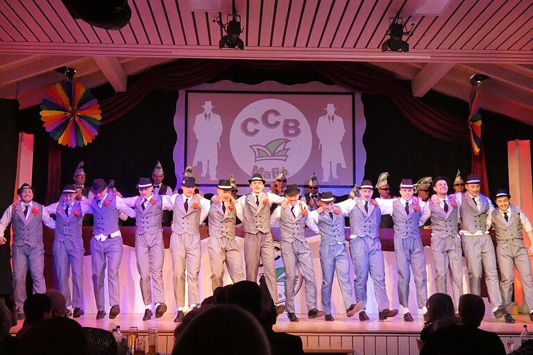 Kriminell gut: Die Jungs vom CCB-Männerballett traten in diesem Jahr als Mafiosos auf.
