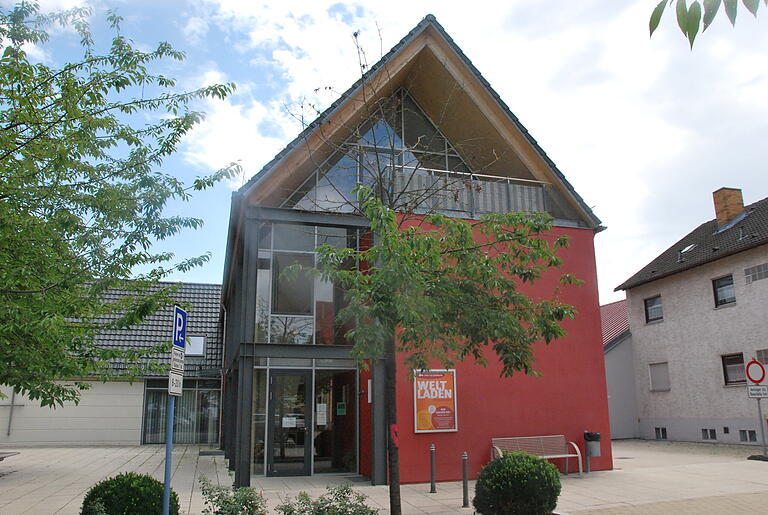 Der Weltladen kann weiterhin seine fair gehandelten Waren im Pfarrzentrum am Kirchplatz anbieten.