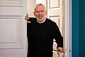 Modesdesigner Jean Paul Gaultier.jpeg       -  Kein sportlicher Körper, wie er sagt, 'aber das macht mir nichts aus'. Der französische Modedesigner Jean Paul Gaultier ist mit sich zufrieden.