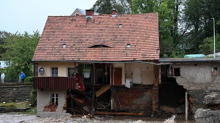 Hochwasser in Polen - Hochwasser hat im polnischen Kurort Ladek-Zdroj (Bad Landeck) Schäden angerichtet. Hochwasser in Polen - Hochwasser hat im polnischen Kurort Ladek-Zdroj (Bad Landeck) Schäden angerichtet.