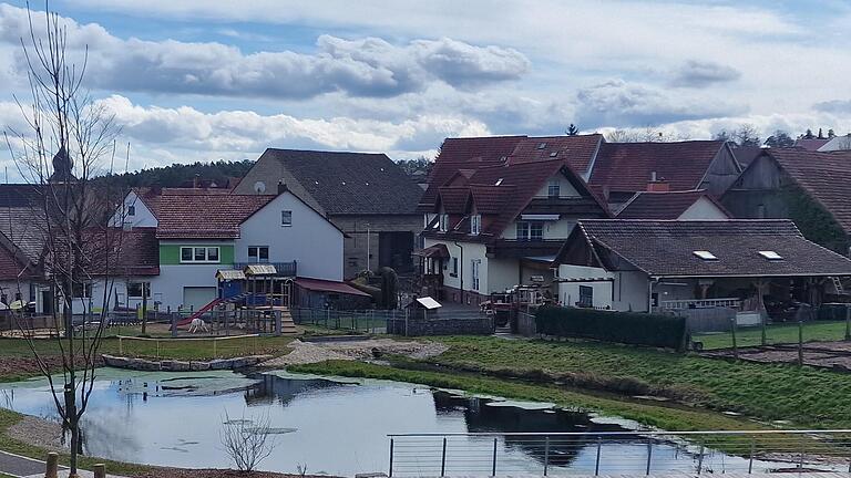 Der neu gestaltete Dorfweiher soll im Frühjahr eingeweiht werden. - Der neu gestaltete Dorfweiher soll im Frühjahr eingeweiht werden. Der neu gestaltete Dorfweiher soll im Frühjahr eingeweiht werden. - Der neu gestaltete Dorfweiher soll im Frühjahr eingeweiht werden.