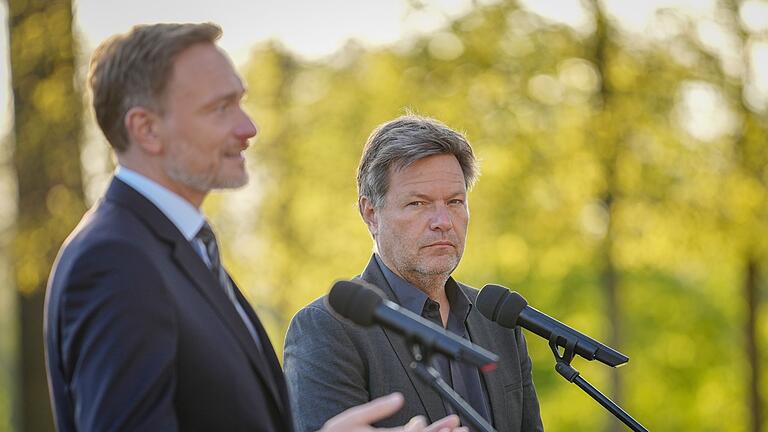 Lindner und Habeck.jpeg       -  Die Parteien von Finanzminister Christian Lindner (FDP) und Wirtschaftsminister Robert Habeck (Grüne) stritten sich lange über das das Heizungsgesetz. Jetzt steht es.