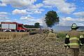 Heiß, heißer, Feuerwehr: Einsatzkräfte der freiwilligen Wehr Volkach löschen mit benachbarten Wehren einen Flächenbrand zwischen Eichfeld und Dimbach im Kreis Kitzingen. In der Sommerhitze entzünden sich Äcker leicht, etwa beim Dreschen.&nbsp;