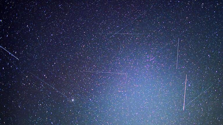 Astronomen in Sorge: Starlink plant noch hellere Satelliten       -  Das Weltall und das Unbekannte darin faszinieren den Menschen schon lange. (Archivbild)
