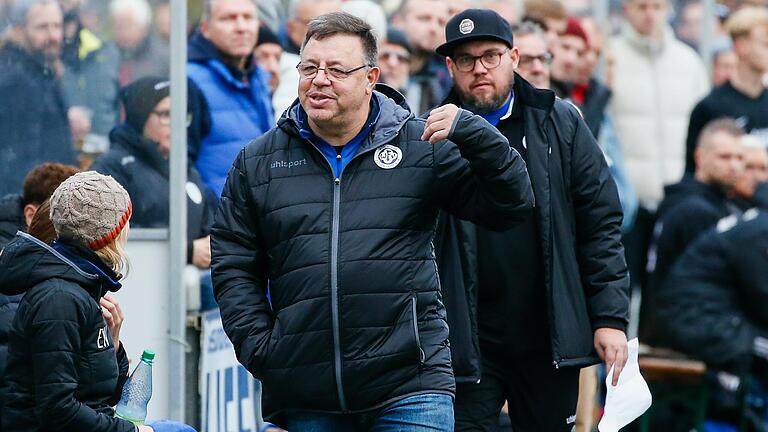 Harald Funsch trainiert seit Ende August den Würzburger FV. Die Mannschaft kämpft in der Fußball-Bayernliga um den Klassenerhalt.