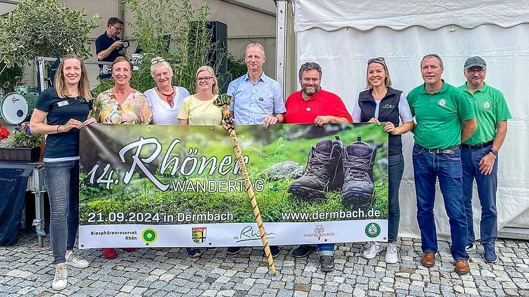 Zum 13. Rhöner Wandertag in Meiningen wurde der Staffel-Wanderstab von Meiningen nach Dermbach überreicht. Zum 13. Rhöner Wandertag in Meiningen wurde der Staffel-Wanderstab von Meiningen nach Dermbach überreicht.