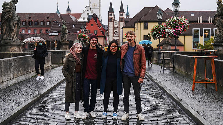 Sie gehören zum Team der pics4peace-Youngsters (von links): Beyza Koç, Jan-Philipp Häger, Sarul Dubiel und Lucas Peuser.&nbsp;